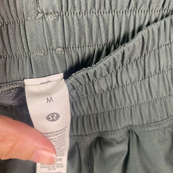 Lululemon Shake It Out High-Rise Running Short 2.5 - Picture 7 of 7